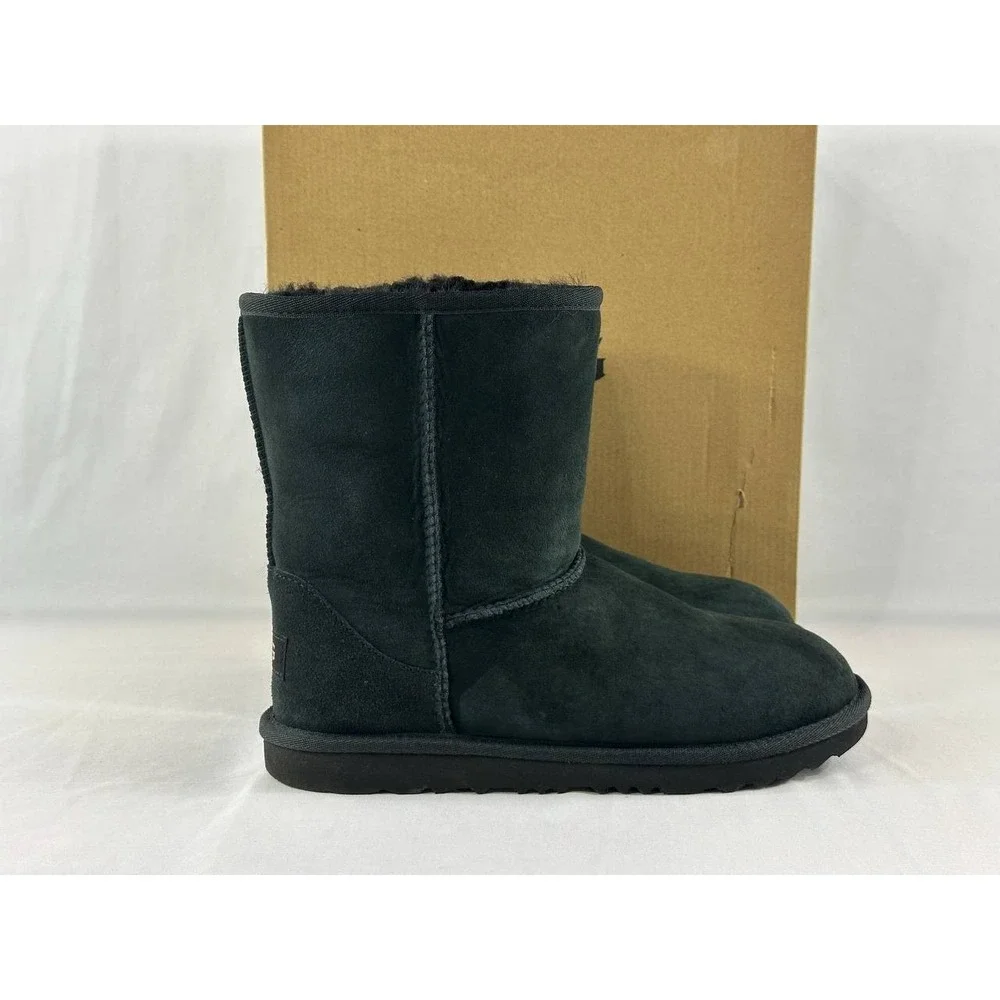 UGG Classic II Sheepskin Kids Boot #1017703K Size 6 Women's Size 7.5